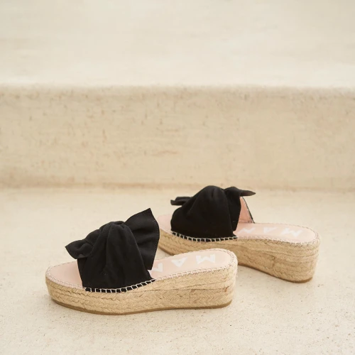 Γυναικείες Πλατφόρμες Soft Suede Platforms With Knot
Hamptons Manebí