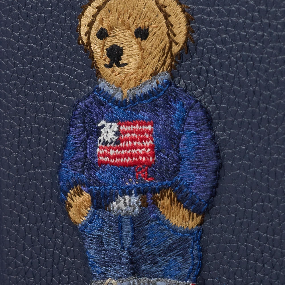 Ανδρικό Θήκη Polo Bear από δέρμα για iPhone 16 Pro — Polo Ralph Lauren